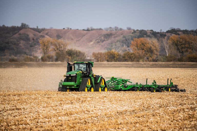 Read more about the article Deere ‘acting more like a startup’ than incumbent with its latest fleet of autonomous machines